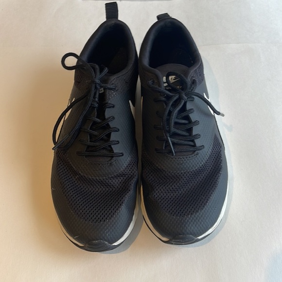 NIKE BLACK RUNNING SHOES SIZE 8 - Picture 3 of 6